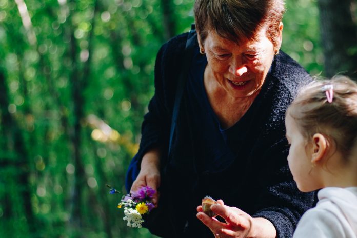 Estudo mostra que as avós estão mais sintonizadas com os netos do que com os próprios filhos