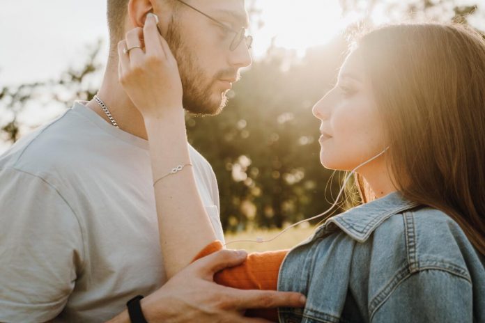 5 motivos para namorar com alguém que tem o mesmo gosto musical