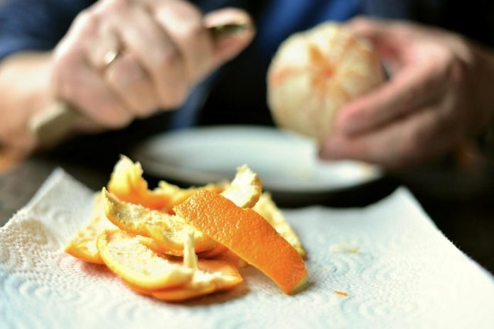 9 benefícios das cascas de laranja para a saúde